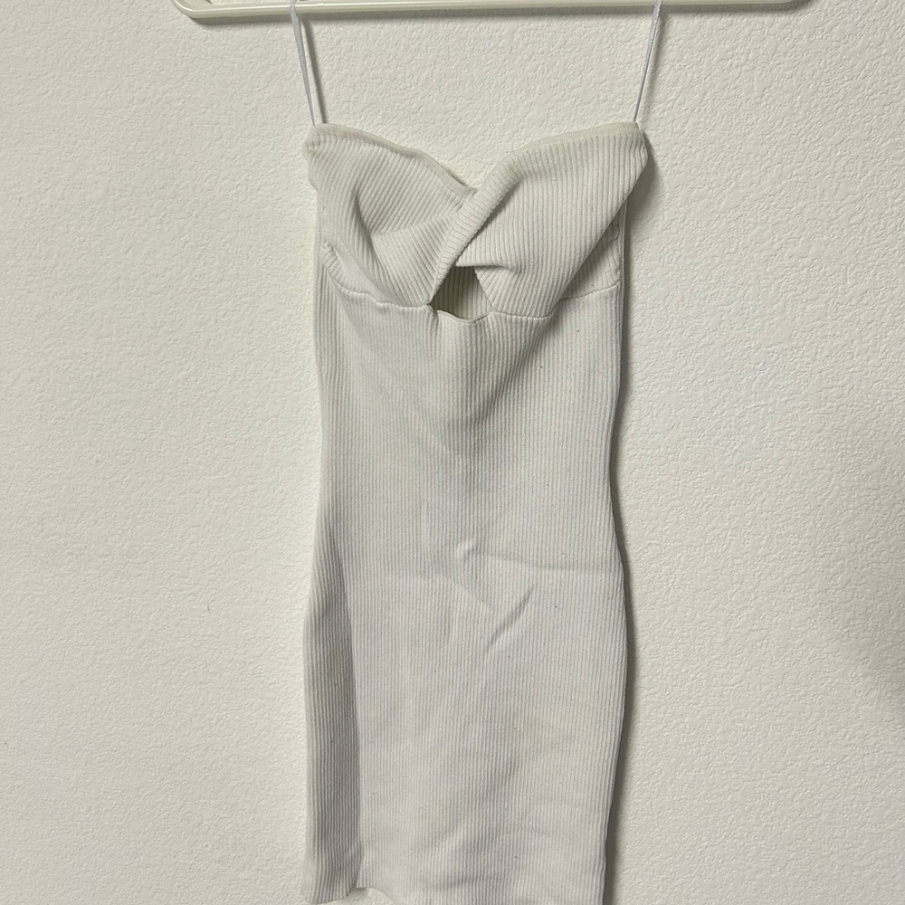 Elegant White Strapless Dress